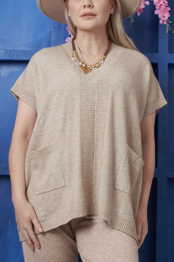 Trendy Ribbed Pocket Top for a Relaxed Look
